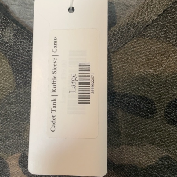 BNWT Lavender & lace camo ruffle sleeve tank Large - Picture 4 of 4